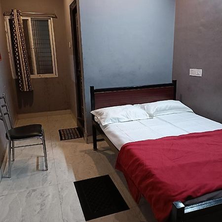 Radhika Lodge Bellary Dış mekan fotoğraf