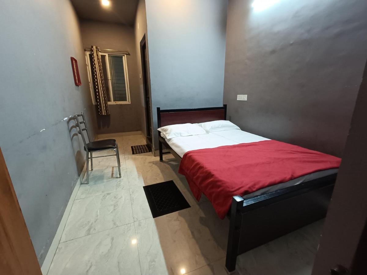 Radhika Lodge Bellary Dış mekan fotoğraf